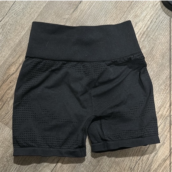 Gymshark Shorts - Picture 2 of 2
